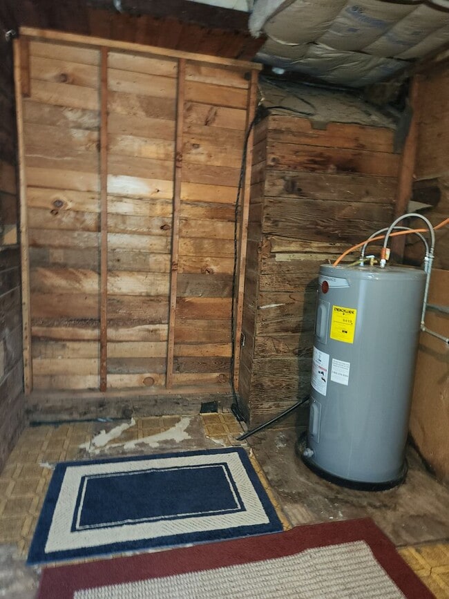 Building Photo - 4 Bedroom 1 Bath House