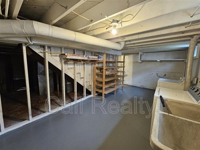 Building Photo - 4723 N Cedar St