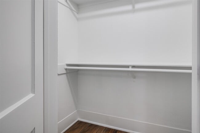 Building Photo - 605 Bomar St