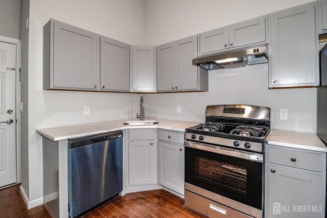 Building Photo - 33 Second St