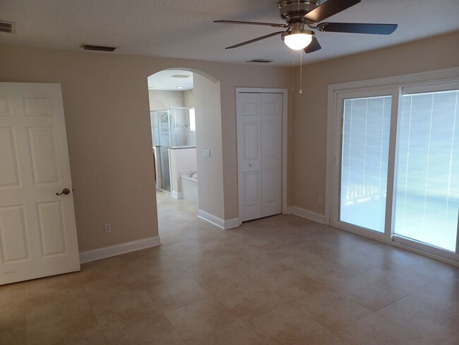 Building Photo - Gorgeous 3 BR 2 BA Lake View Rental