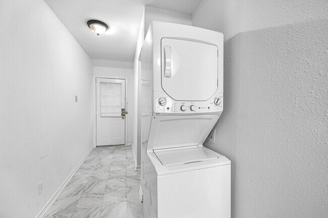 Building Photo - Perfect 2 Bed 1 Bath Home in Houston's Vibrant Hub!