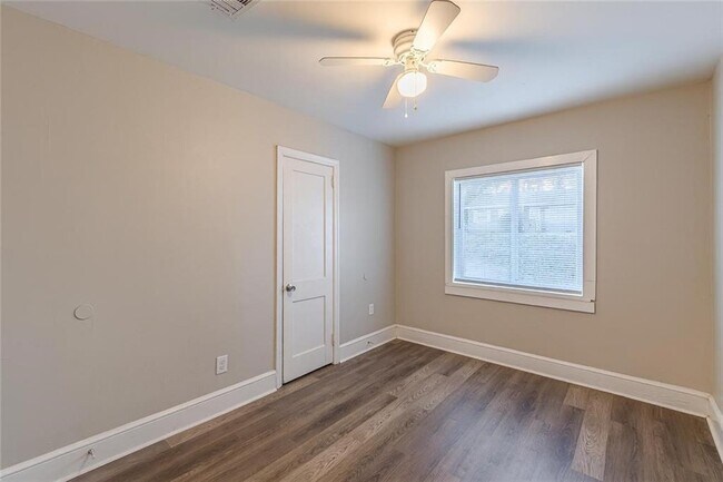 Building Photo - 1376 Westmont Rd SW