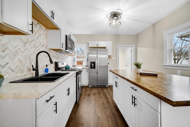 Building Photo - Furnished Home Totally Remodeled