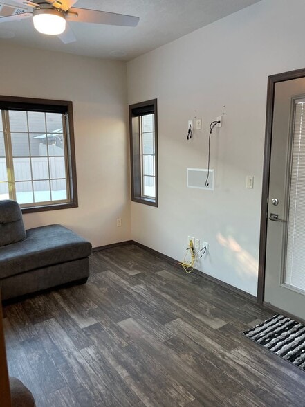 Building Photo - 5703 S Plainside Pl