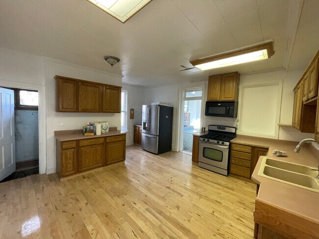 Building Photo - 13224 S Redwood Rd