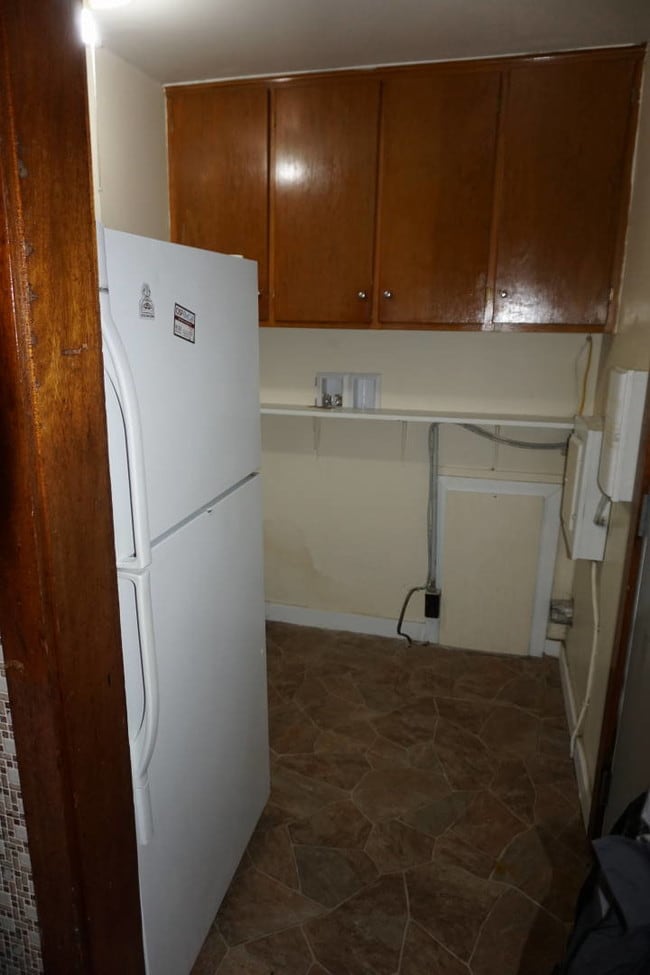 Building Photo - 204 N Geri St