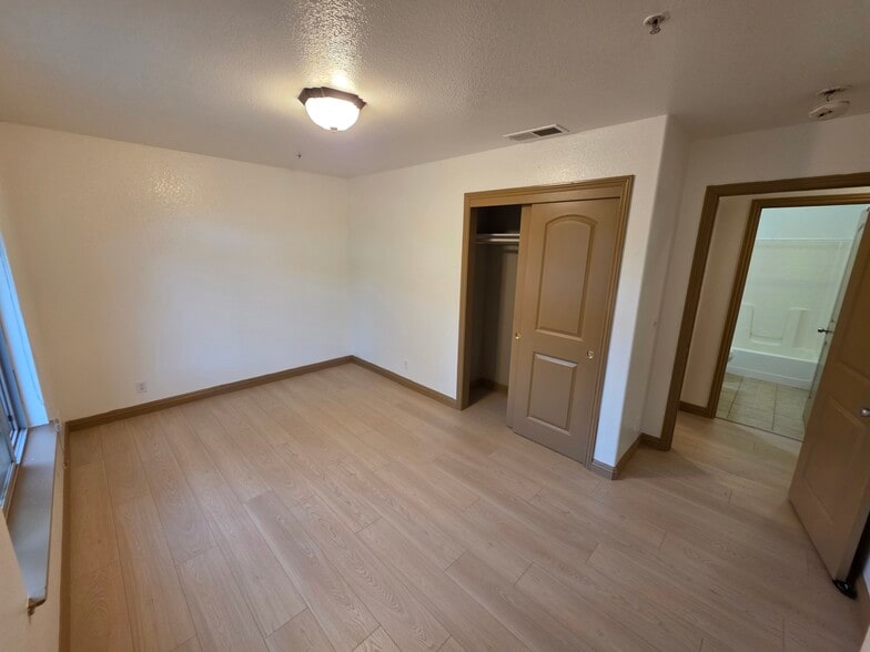 Building Photo - 819 H St
