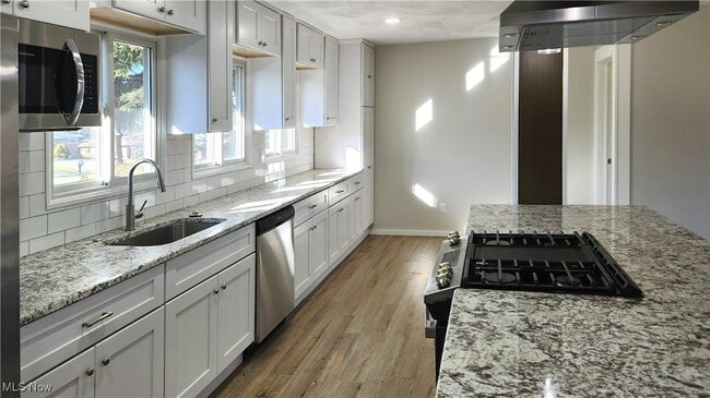 Building Photo - 9315 Glenwood Trail