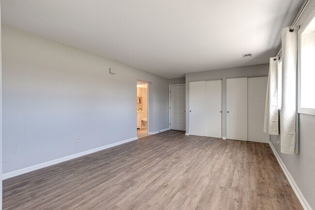 Building Photo - 240 N Archer Ave