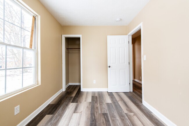 Building Photo - 6610 Elmwood Ave