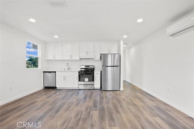 Building Photo - 11560 Archwood St