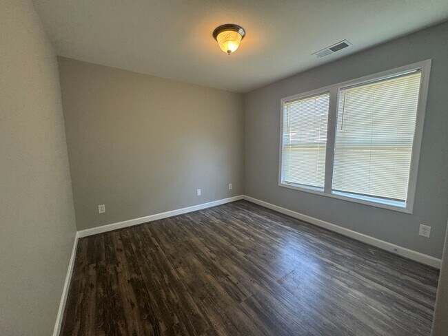 Building Photo - 124 Crestwood Dr