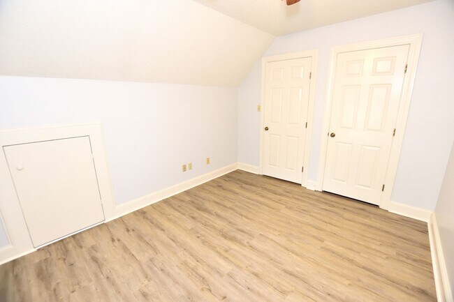 Building Photo - 1048 Ridgemeadow Ln