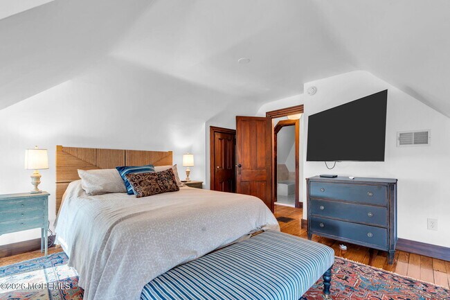 Building Photo - 62 Webb Ave