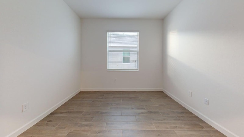 Building Photo - 7949 Lakes Edge Ln