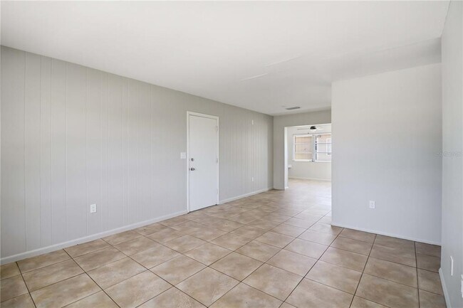 Building Photo - 304 Lantana Ave