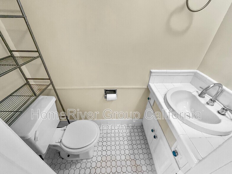 Building Photo - 5060 Sealane Way