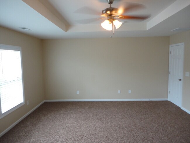 Building Photo - 88 Killington Dr