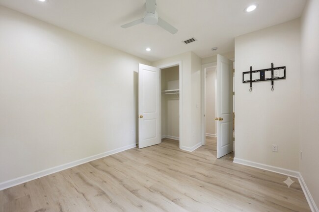 Building Photo - Church Street Village Home For Rent