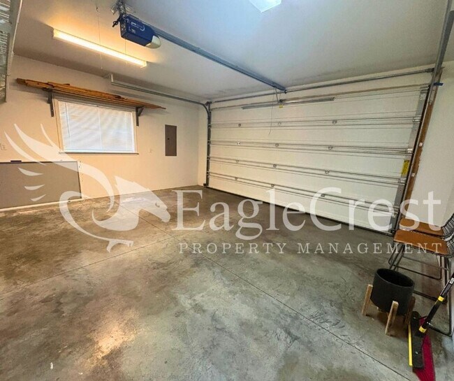 Building Photo - Contemporary Home With A Covered Patio & Quartz Countertops