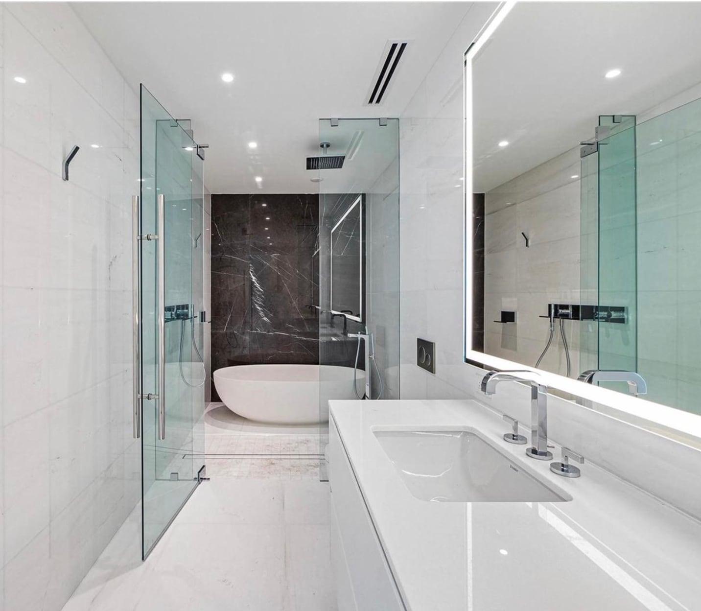 Building Photo - 300 Biscayne Boulevard Way