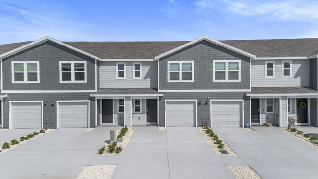 Primary Photo - "Spacious 3-Bedroom Townhouse in Ocala wit...