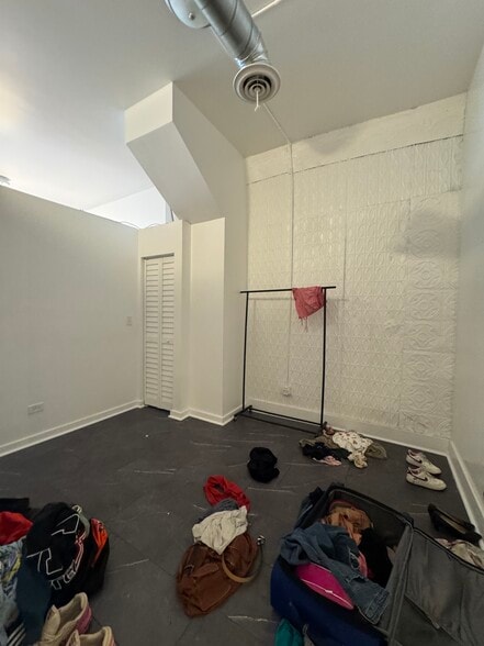 Building Photo - 738 N Clark St