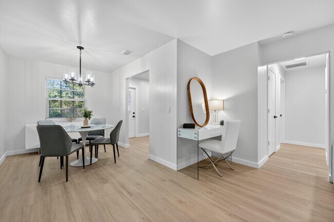 Building Photo - 800 Tropic Isle Dr