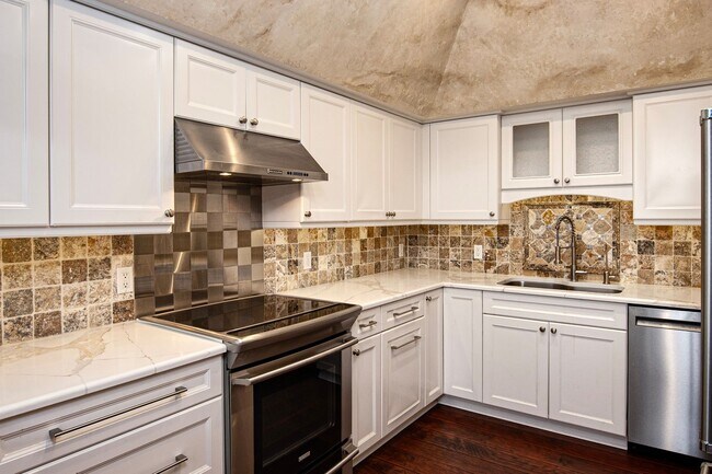 Building Photo - 710 Timber Ridge Trail SW