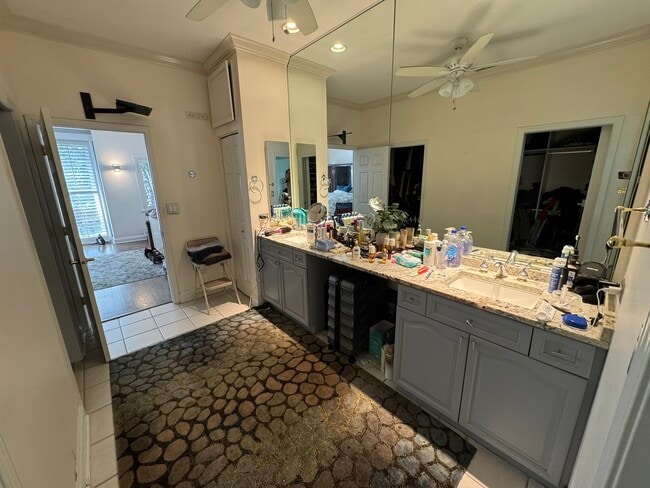 Building Photo - 1413 S Prairie Ave