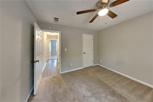 Building Photo - 3370 Glen Summit Ln