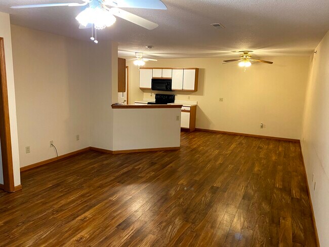 Building Photo - 3804 Creek Hill Dr