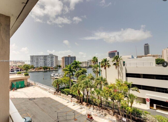 Building Photo - 1965 S Ocean Dr
