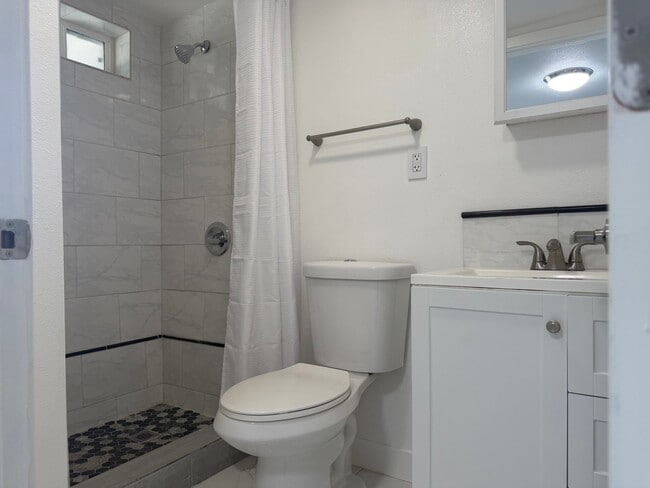 Building Photo - 2516 Fernley Dr