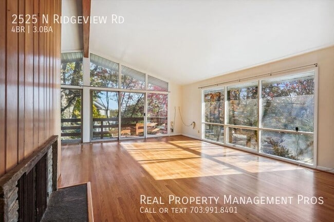 Building Photo - 2525 N Ridgeview Rd