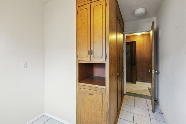 Building Photo - 3 Bedroom 2 Bath Conveniently Located House!