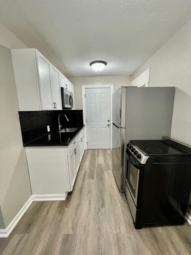 Building Photo - Remodeled Studio HOUSE with Fence and Garage
