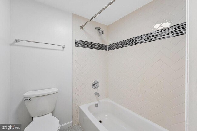Building Photo - 8115 King Arthurs Ct