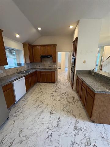 Building Photo - 4101 Pinewood Dr
