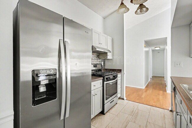 Building Photo - 10475 Willow View Cir