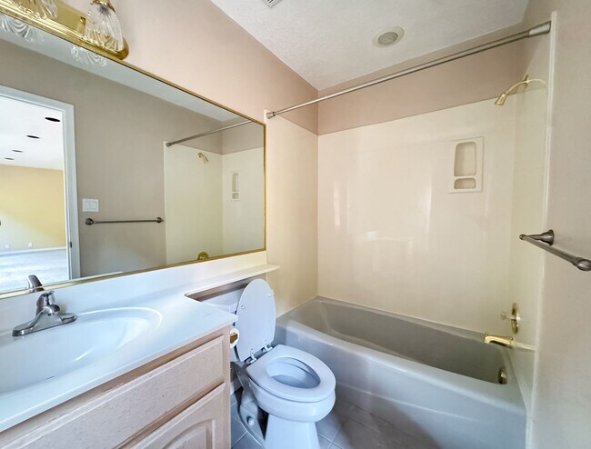Building Photo - Luxury Home in Peppertree Royal Oak