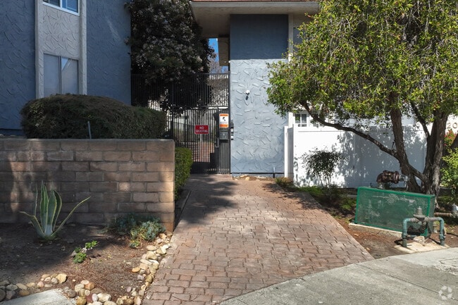 Entrance - Villa Knolls Apartments