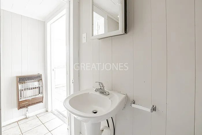 Building Photo - 1235 Roberts St