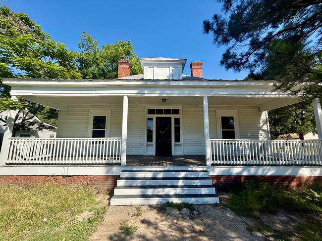 Building Photo - 213 N Dennis St