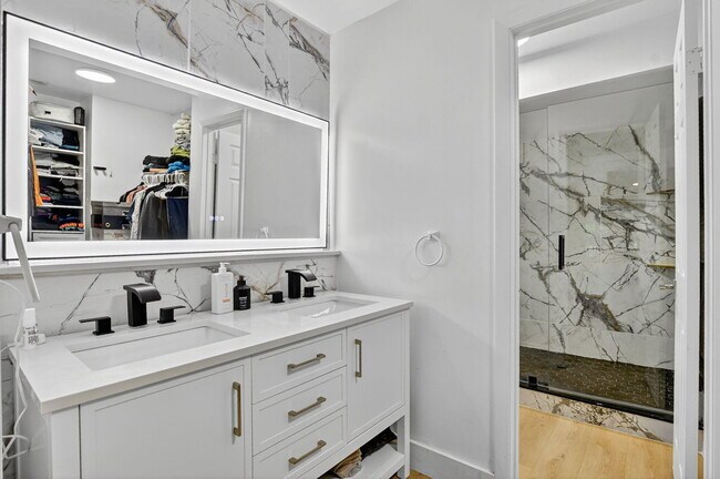 Building Photo - 372 Deer Creek Wildwood Ln E