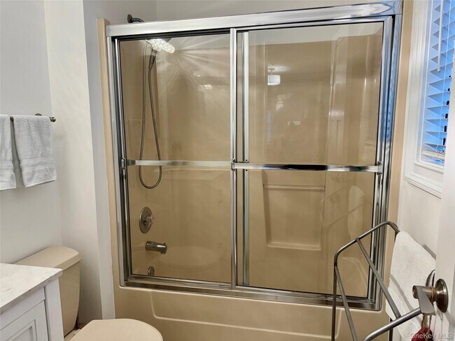 Building Photo - 1 Kings Ct