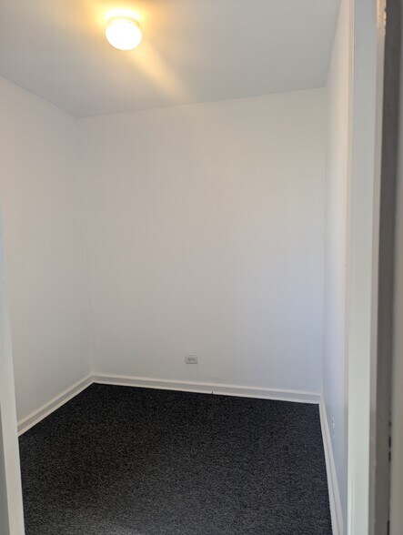 Building Photo - 1230 W Hubbard St