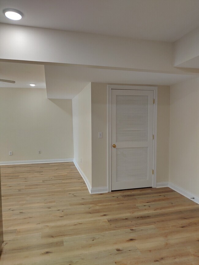 DINING AREA OFF KITCHEN - 107 Manor Dr