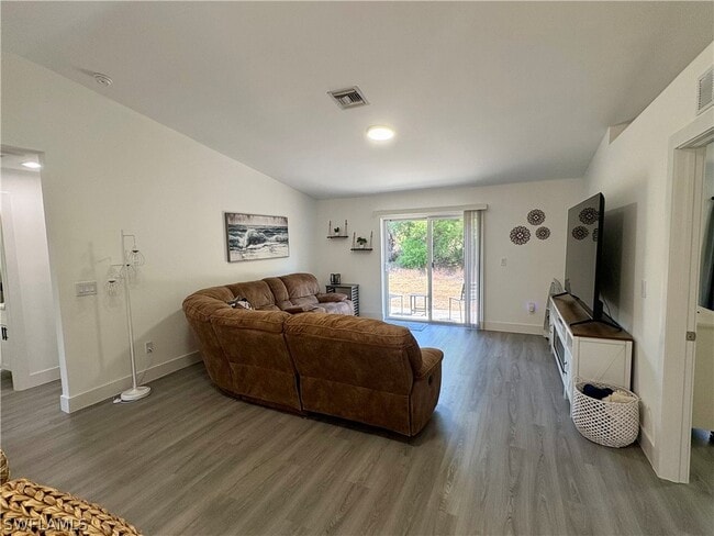 Building Photo - 6018 Lacota Ave